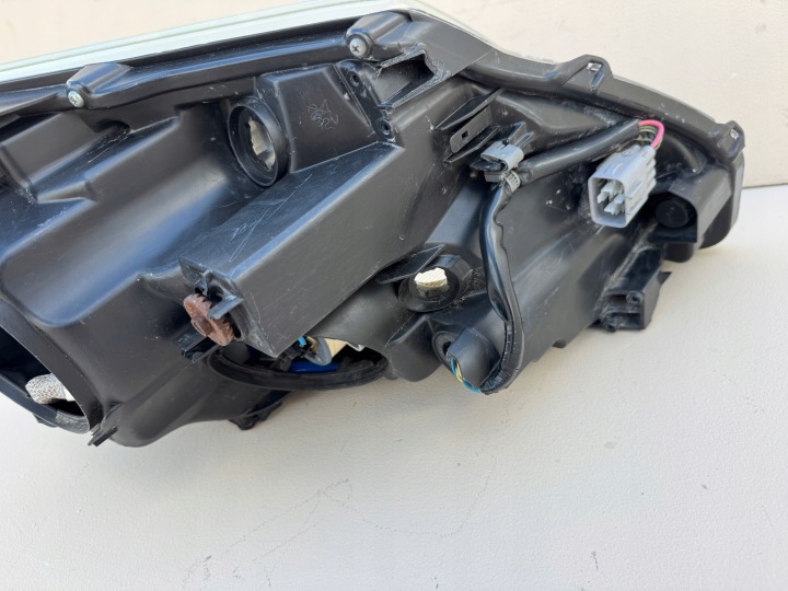 TOYOTA AVENSIS T27 III 3 09R- PHARE GAUCHE AVANT GAUCHE AVANT 81158-05310