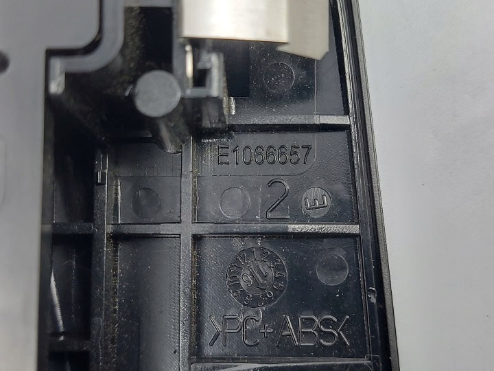 BMW 1 LIFT II F20 F21 1.5 B 16R AMPOULE PLAFONNIERS E1066657