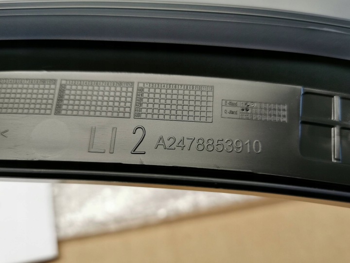 MERCEDES GLA II H247 AMG 20- MOULURE SUR AILE GAUCHE ARRIÈRE NEUF A2478806209