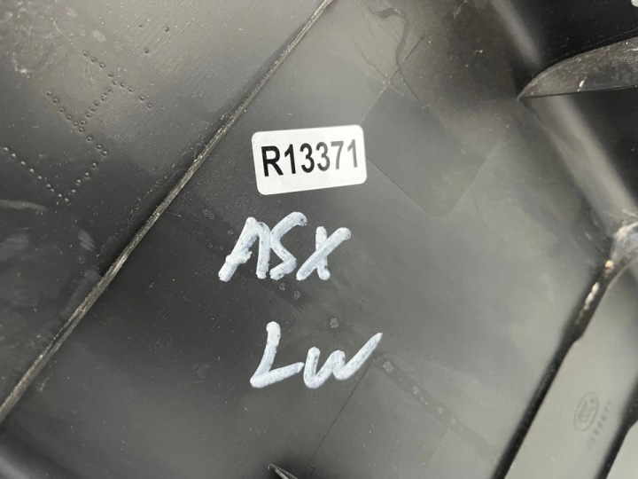 PLASTIQUE MITSUBISHI ASX I 10-22R. GAUCHE CENTRALE PROTECTION MONTANTS SEUIL