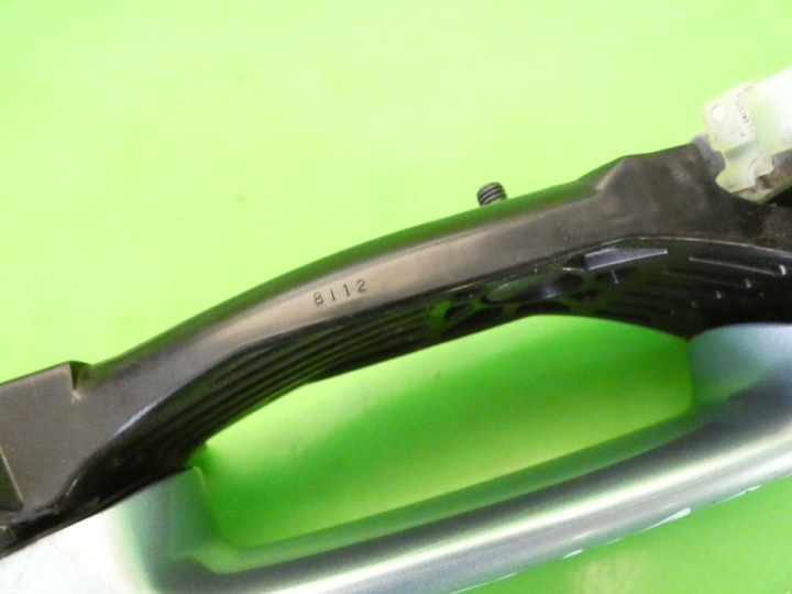 POIGNÉE EXTÉRIEUR GAUCHE AVANT 33Y MAZDA 2 II DE 07-10