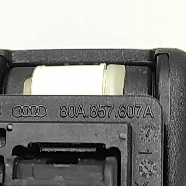 AUDI OE 80A857608