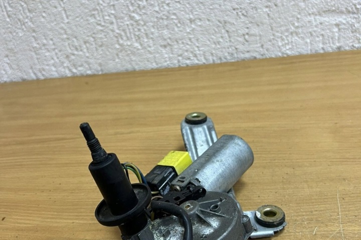 PETIT MOTEUR ESSUIE-GLACES COUVERCLES DE COFFRE MERCEDES-BENZ E (W210) A2108207542 2.6L