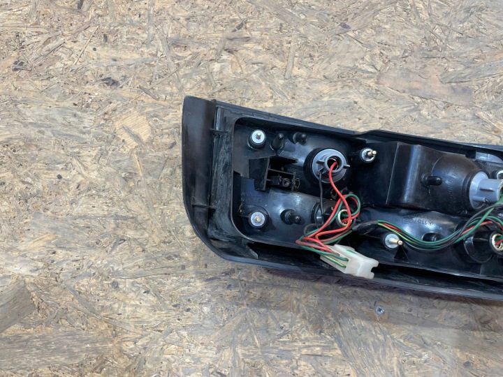 MAZDA 323 IV 4 BG 89-94 PHARE DROITE ARRIÈRE ARRIÈRE