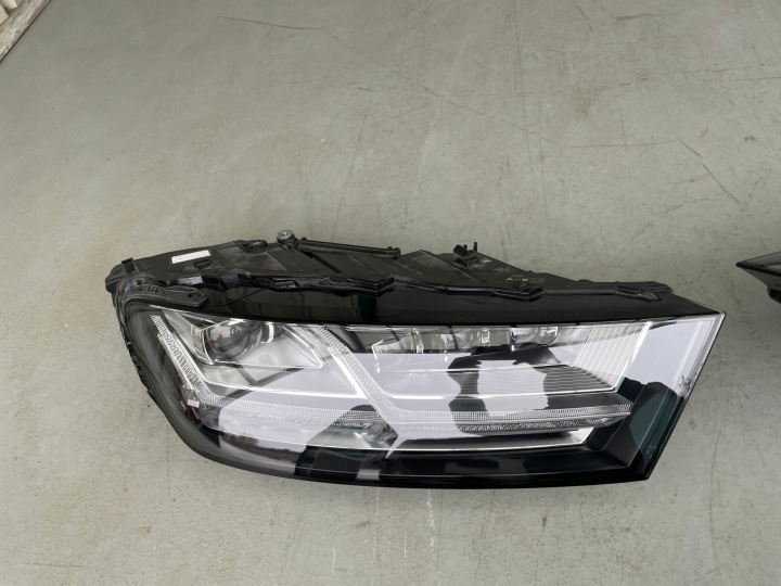 AUDI Q7 4M COMPLET LED MATRIX GAUCHE DROIT BONNES CONDITIONS