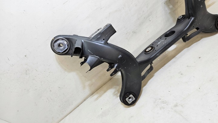CHÂSSIS CHÂSSIS KOYSKA ARRIÈRE ARRIÈRE MERCEDES C-KLASA W206 A206 A2063522100