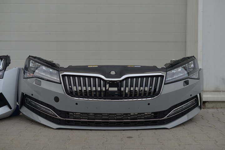 CAPO PARAGOLPES ALA XENÓN SKODA SUPERB 3 3V 3 