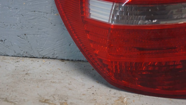 BMW E87 PHARE GAUCHE ARRIÈRE (C1985)