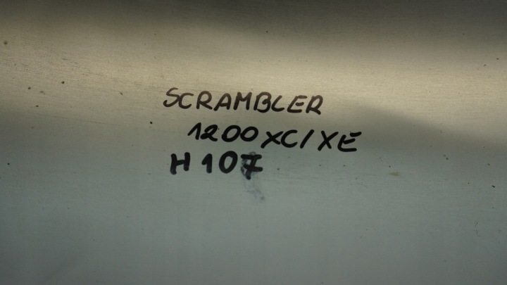H107 TRIUMPH SCRAMBLER 1200 XC XE AILE HAUT AVANT A9701423