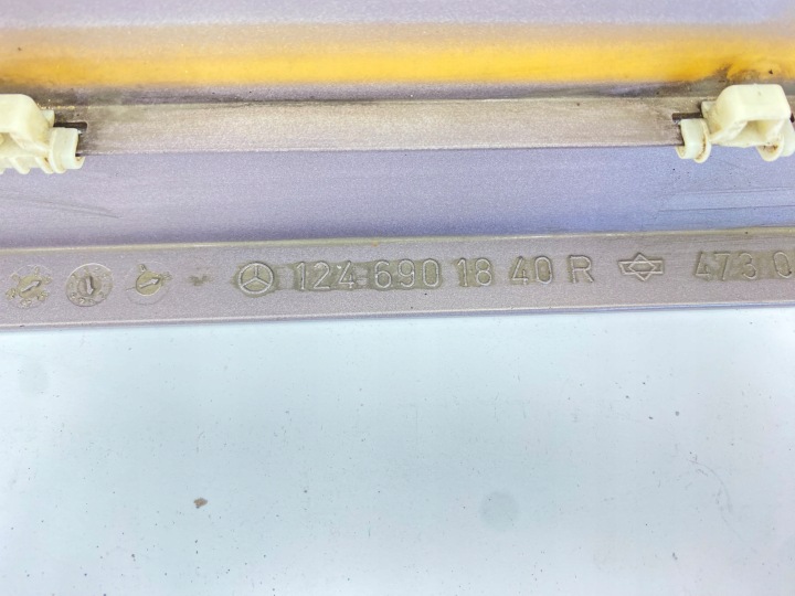 LARGE MOULURE LATÉRALE CHROME PORTES DROITE ARRIÈRE ARRIÈRE MERCEDES W124 1246901840
