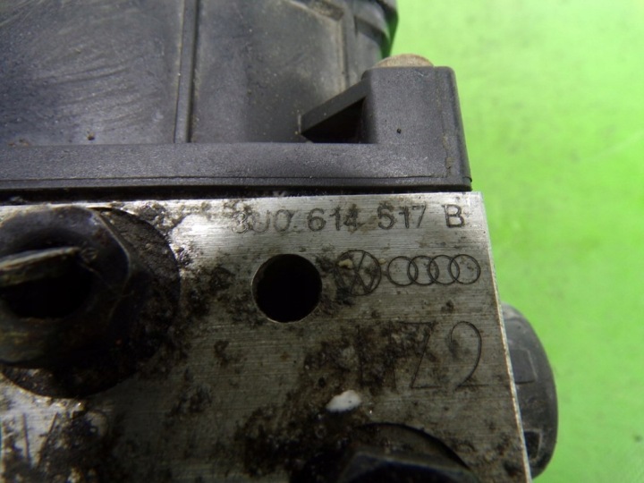 SKODA SUPERB 1.6 8V POMPE ABS DE FREIN 0265225139 3U0614517B