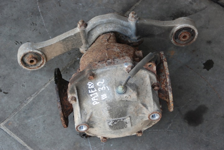 PONT ARRIÈRE MITSUBISHI PAJERO III 3.2 DID AUTOMATE 3.917