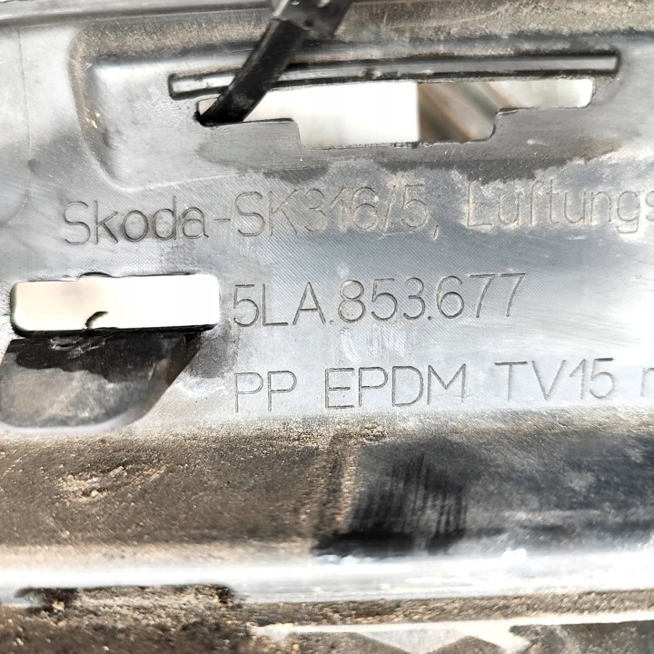 SKODA ENYAQ IV SUV 5AC, 5AZ INFÉRIEURE GRILLE AVANT PARE-CHOCS 2023 5LA853677