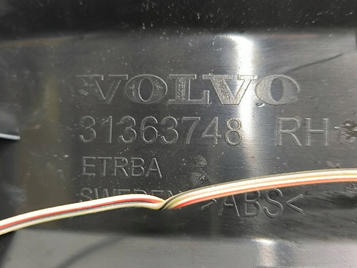 VOLVO XC90 2016 DROITE CÔTÉ MOULURE SEUIL ARRIÈRE