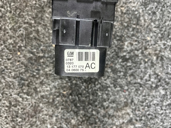 OPEL VECTRA C SIGNUM COMMUTATEUR FEUX SOUS XÉNON AUTO 13177070 AC