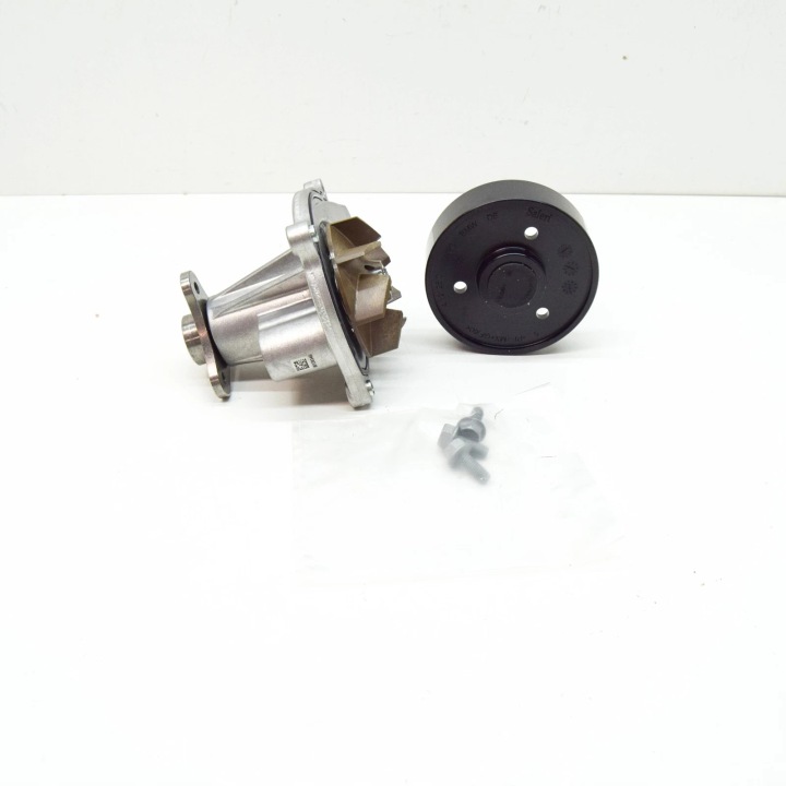 BMW X5 G05 ENGINE COOLANT PUMP 11518595644 OEM