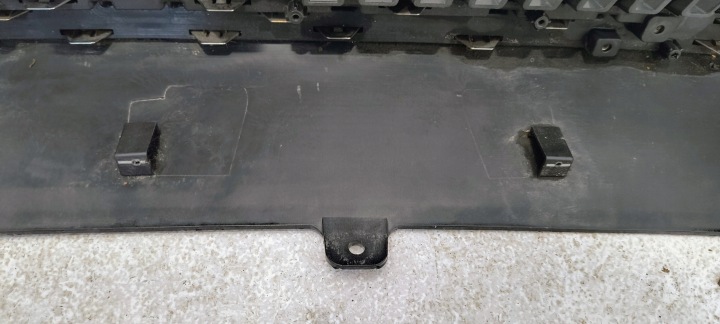 DOUBLURE BAS PARE-CHOCS GRILLE KIA AV6