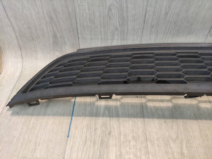 VW POLO V 6R GRILLE CENTRALE PARE-CHOCS AVANT 6R0853677A