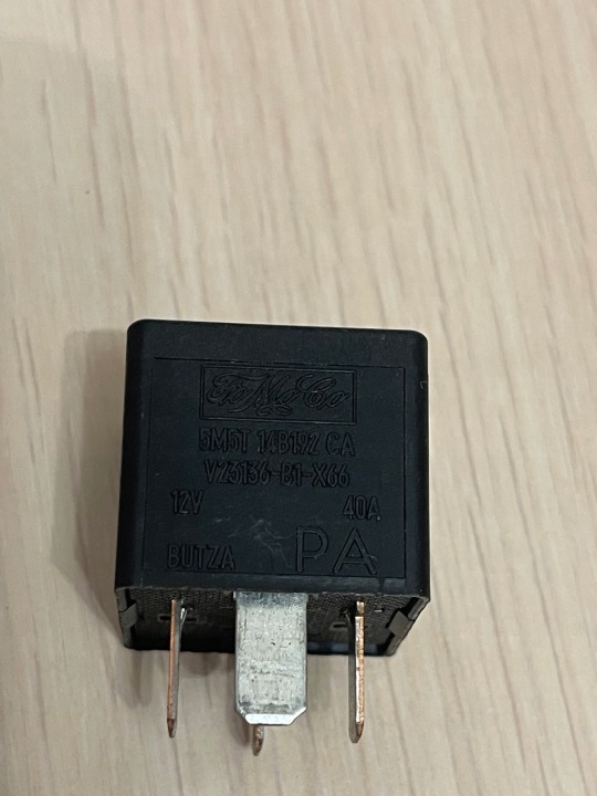 RELAIS FORD OE 5M5T14B192CA V23136B1X66