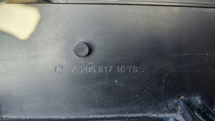 MOULURE PARE-CHOCS CHÂSSIS SOUS TABLICE MERCEDES C W205 AMG A2058171678