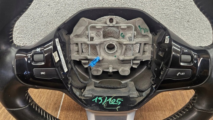 PEUGEOT 308 T9 09896785124ZD VOLANT