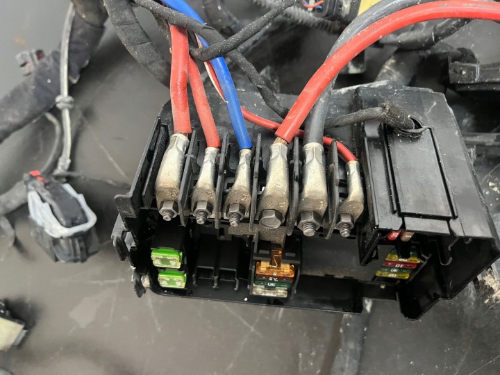 BOÎTE FUSIBLES VOLKSWAGEN OE 6C0907361F