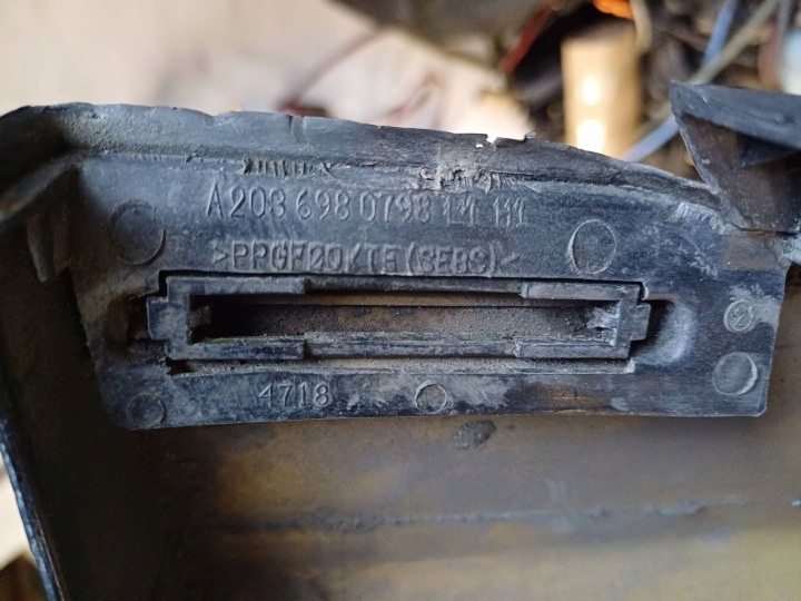 MERCEDES C-KLASA W203 UNIVERSEL GAUCHE MOULURE SEUIL SEUIL A2036980798