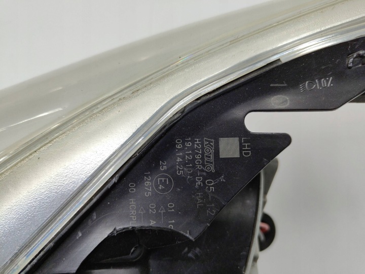 TOYOTA AVENSIS T27 III PHARE DROITE DROIT AVANT H279GR-DE