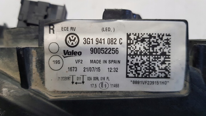 PHARE DROITE AVANT VW PASSAT B8
