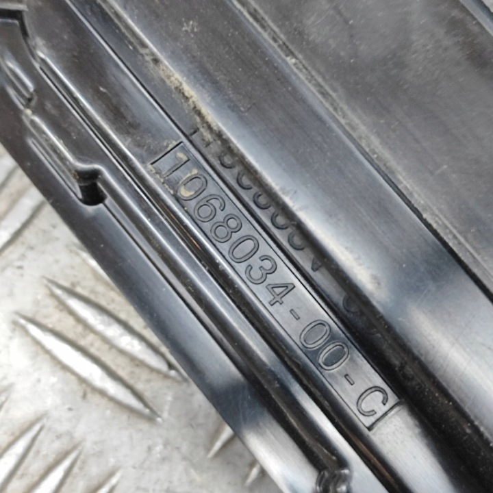 TESLA MODÈLE X 2018 GRILLE VENTILATION SOUS ZDERZAKIEM TYLNYM