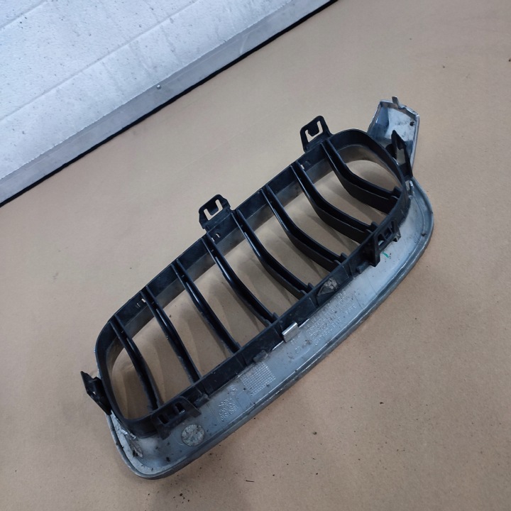 GRILLE RÉSERVOIR DROITE BMW F30 F31