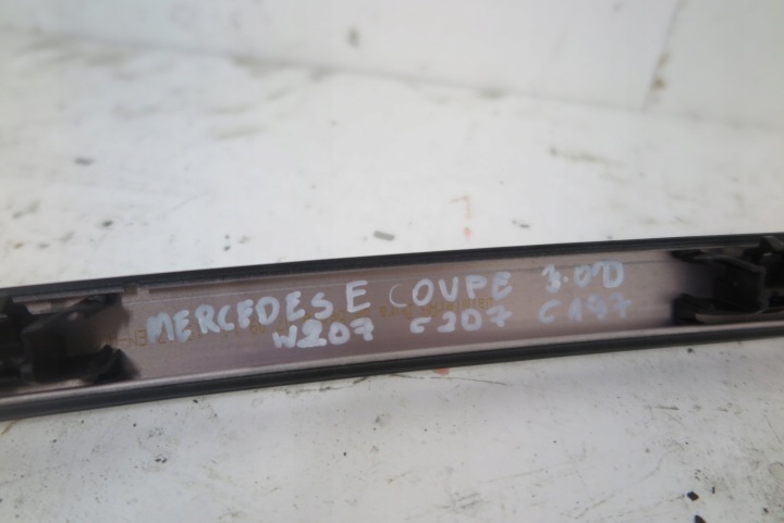 MERCEDES W207 DROITE MOULURE TOITS PARE-BRISE