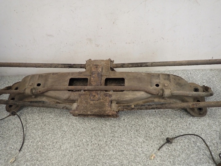 MAZDA PREMACY 323 BJ 98-03 POUTRE SUSPENSIONS ARRIÈRE TRACZE