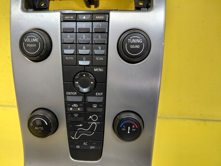 PANNEAU COMMANDE RADIO CLIMATISATION VOLVO V50 30672565 NR62