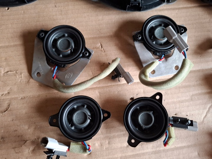 ENSEMBLE KIT HAUT-PARLEURS MERIDIAN RANGE ROVER VELAR L560