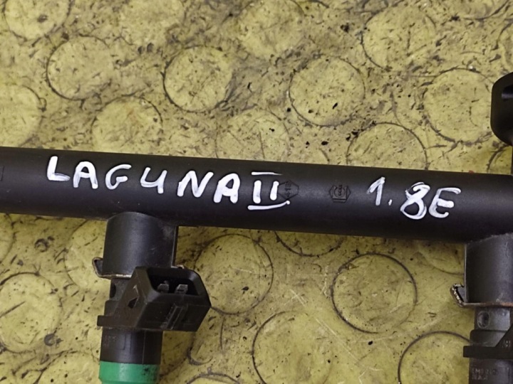 RENAULT LAGUNA II 1.8 MOULURE INJECTION 7700107405