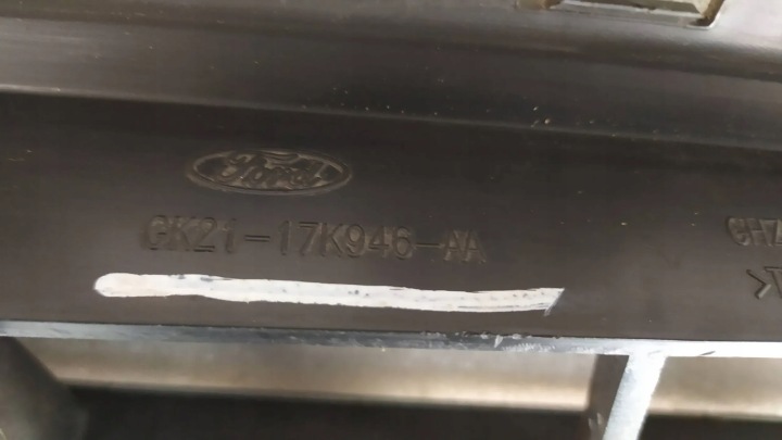 GRILLE PARE-CHOCS CENTRALE FORD TRANSIT TOURNEO