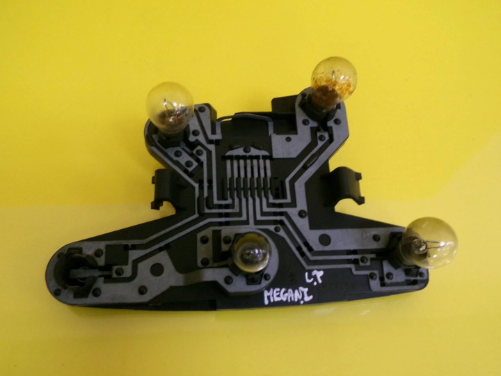 DOUILLE D'AMPOULE GAUCHE ARRIÈRE RENAULT MEGANE I 7700828138 NR949