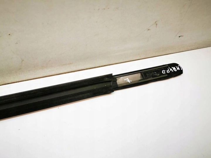CHRYSLER 300 300C 2006 MOULURE VITRES PORTES AVANT 62082