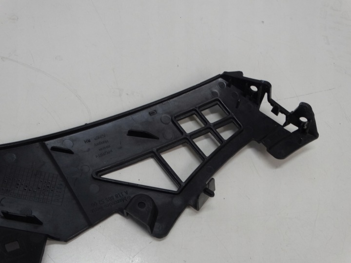 GLISSIÈRE FIXATION PARE-CHOCS DROIT MERCEDES CLA W118