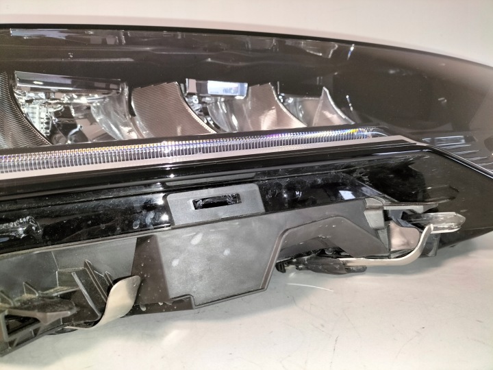 PHARE AVANT PROJECTEUR DROITE SKODA OCTAVIA 4 IV LIFT 24- COMPLET LED