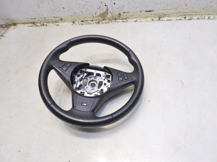 VOLANT MULTIFONCTION BMW E61 11008818