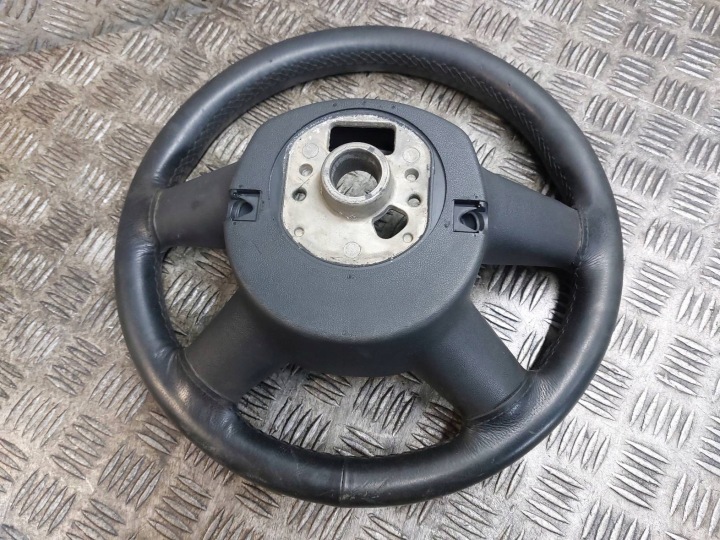 VOLANT COUSSIN AUDI A4 B7 8P0419091Q 8E0880201DE