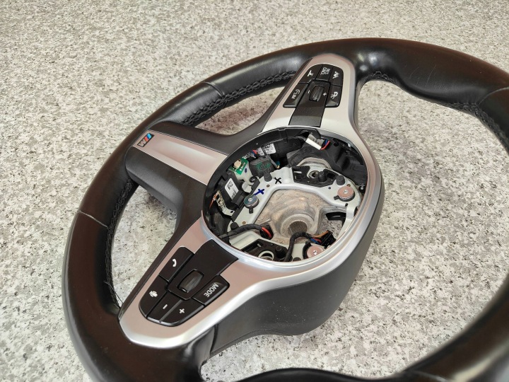 VOLANT KIT CUIR BMW X3 G01 G08 ASSISTANT WIBRACJE 8094545