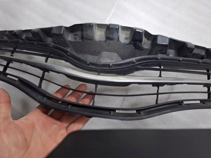 TOYOTA YARIS III CALANDRE GRILLE 53111-0D370