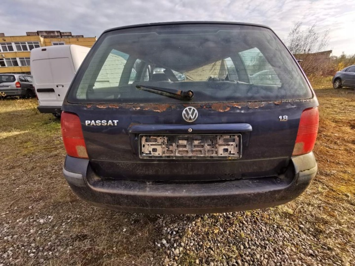 VOLKSWAGEN PASSAT CEINTURE DE SÉCURITÉ ARRIÈRE DROIT 1997 1.8L