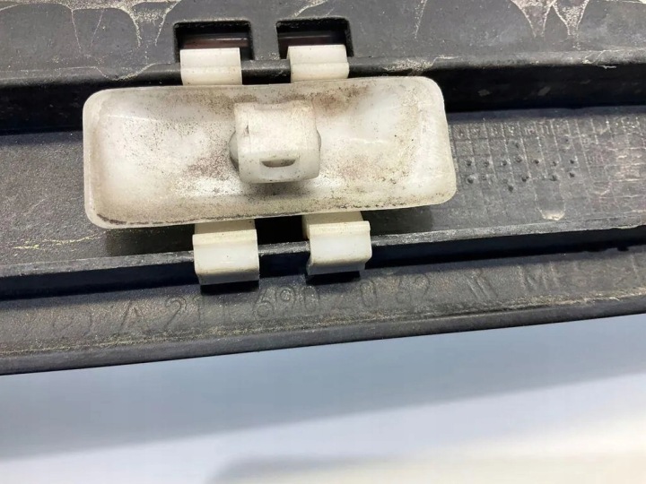 MOULURE AVANT GAUCHES PORTES MERCEDES-BENZ E (W211) 2116902062 2.2L DIESEL