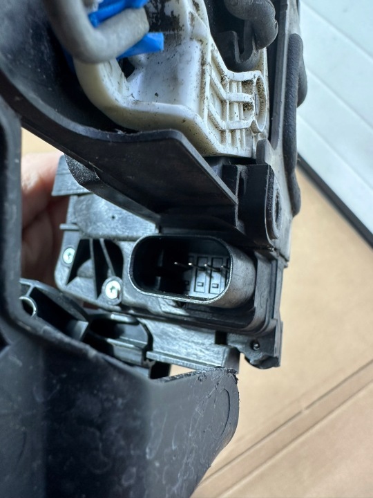 SERRURE DE PORTE GAUCHE PRZOD,LEWY AVANT MERCEDES E CLASSE W213 ZK EUROPA,KEYLESS