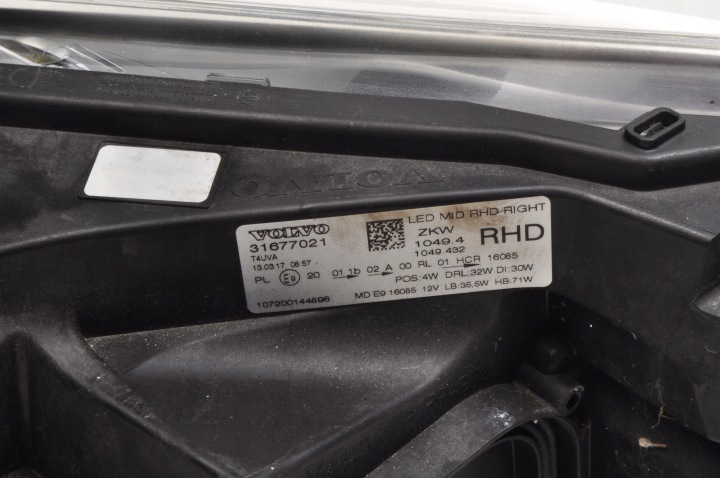VOLVO V40 II PHARE DROITE AVANT DROIT AVANT UK COMPLET LED 31677021