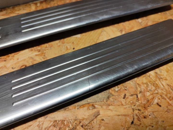 BAGUETTES DÉCORATIF REVÊTEMENTS SEUIL MERCEDES W212 A2126861136